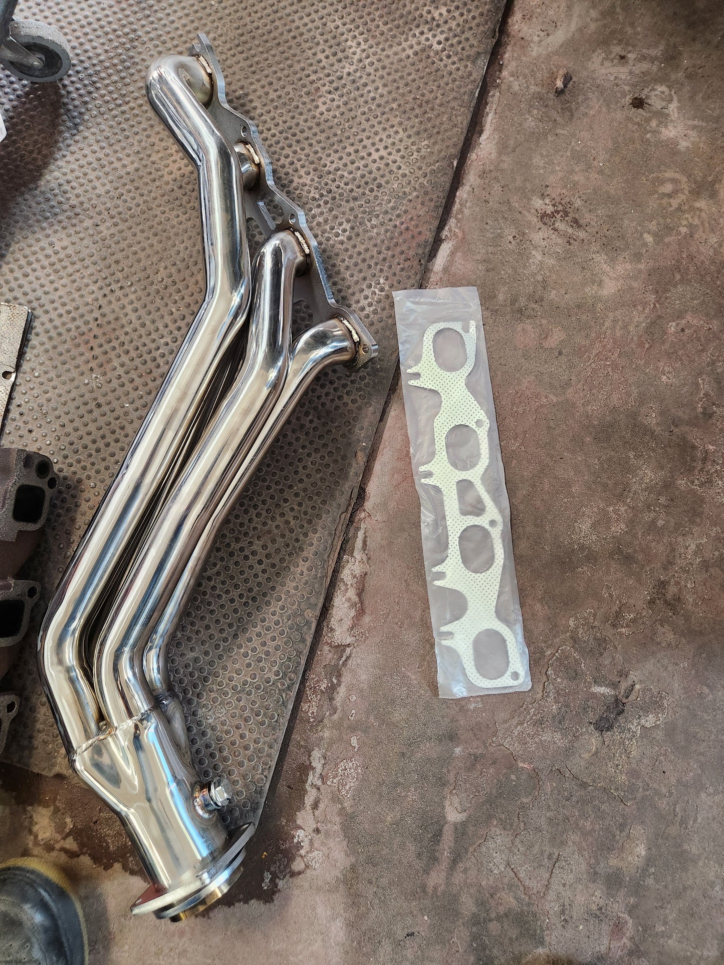 Exhaust Headers for 2005-2011 Chrysler 300C/S & Dodge Challenger/Charger/Magnum 5.7L/6.1L Hemi V8